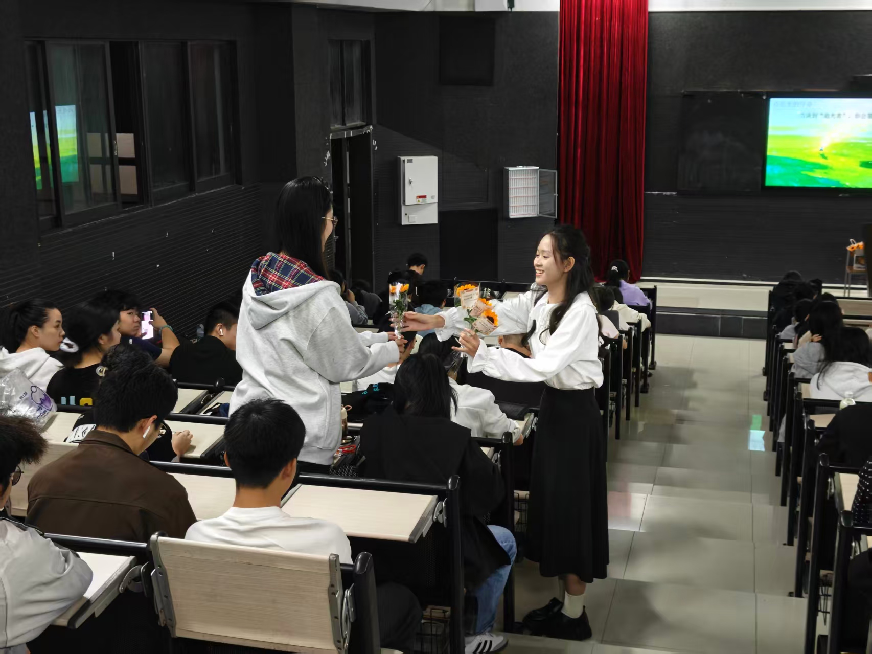 赵小慧 追光者,自有光 (4).jpg 赵小慧 追光者,自有光 (4).jpg