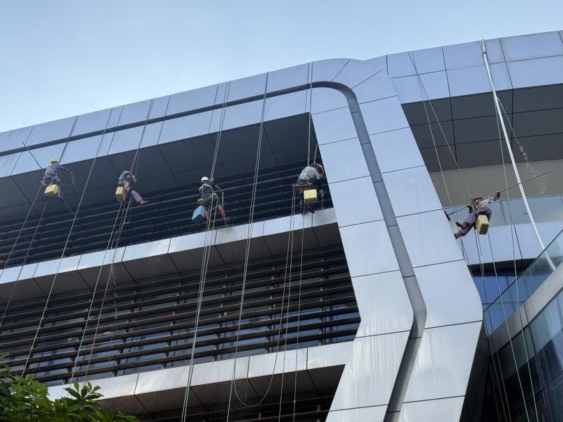 图书馆、行政楼玻璃外墙清洗
