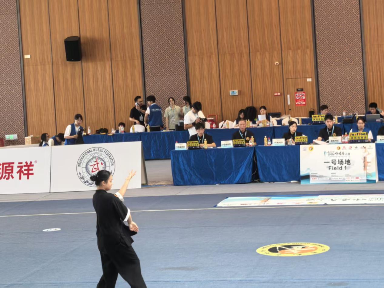 221d9e957f3b4b4251f24dff31d17ca5