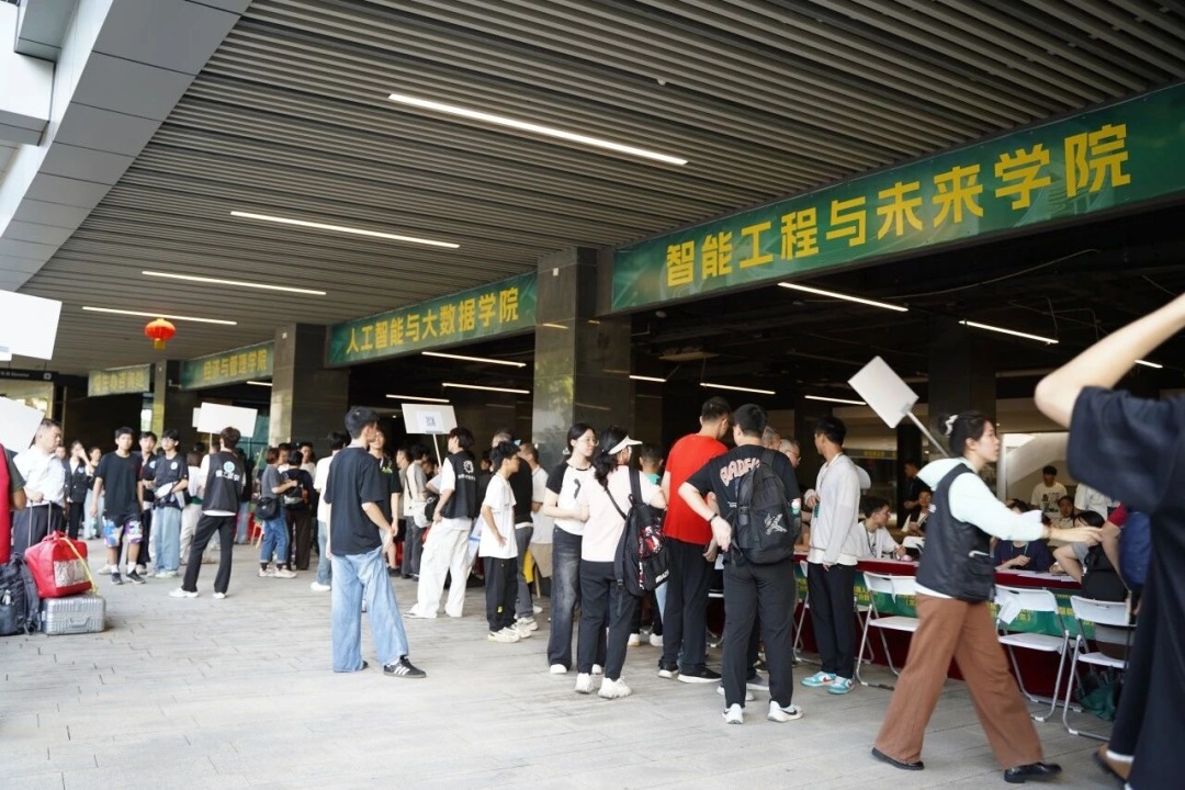 新生报到现场。校方供图 新生报到现场。校方供图