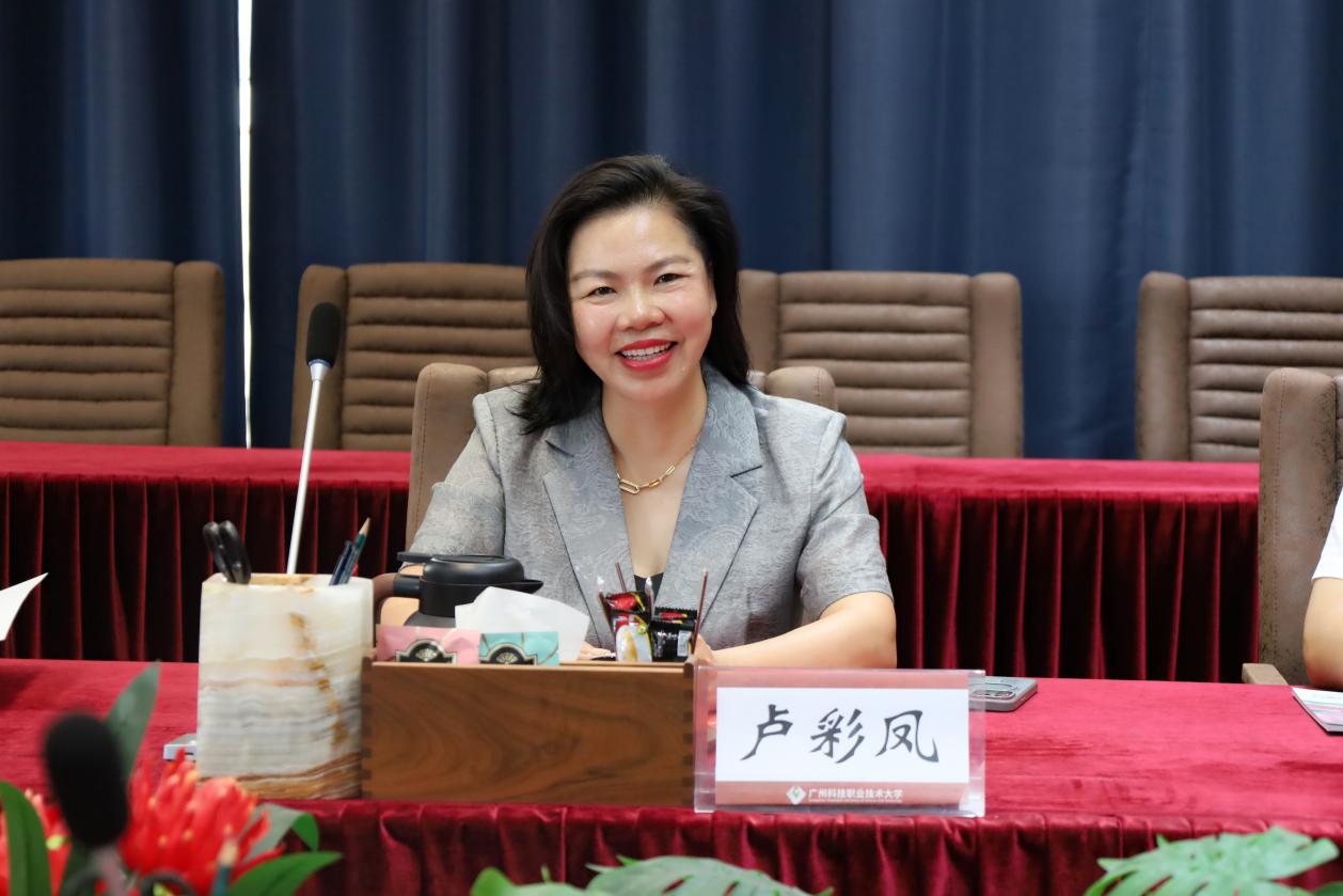 广科大董事长卢彩凤女士（1）