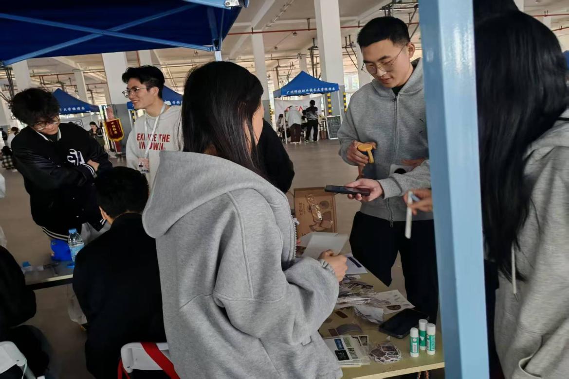 C:\Users\surface\Documents\WeChat Files\wxid_2io1gm7shokt22\FileStorage\Temp\e0d191ac27e6b7e072da73a73b391e7.jpg C:\Users\surface\Documents\WeChat Files\wxid_2io1gm7shokt22\FileStorage\Temp\e0d191ac27e6b7e072da73a73b391e7.jpg