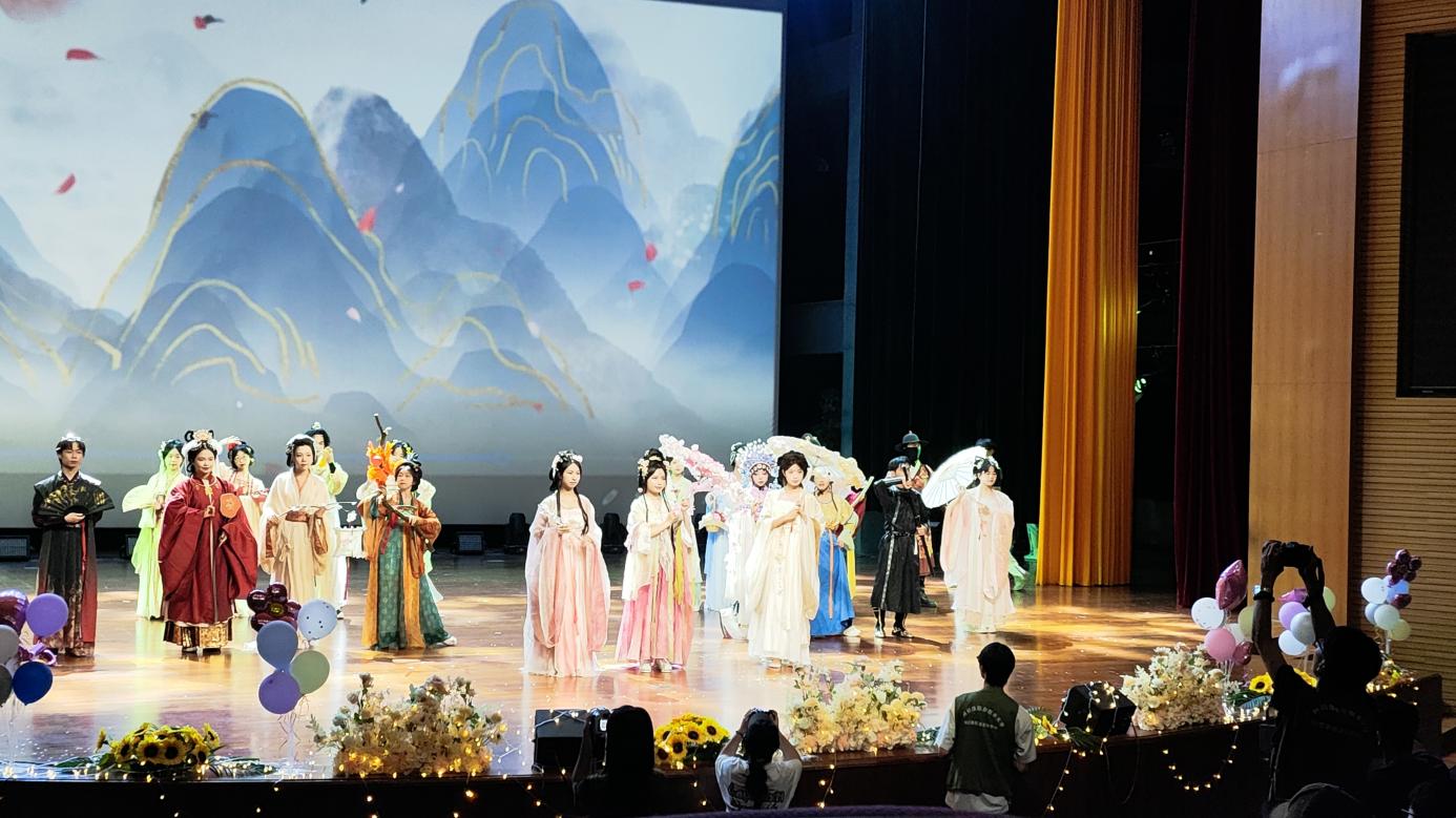 C:/Users/li'yu'mei/OneDrive/桌面/4.jpg4